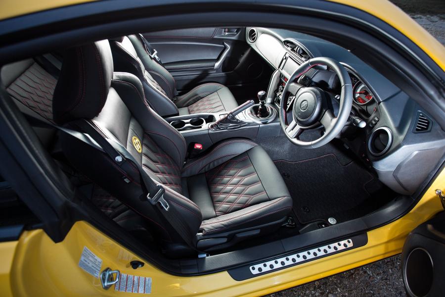  Toyota GT 86 Giallo 2014 года  (фото 6 из 14)